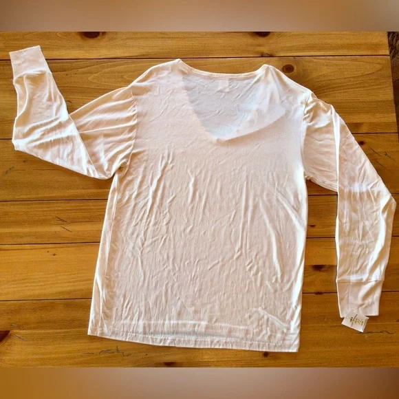 NORDSTROM INTIMATES NWT 100% SILK V NECK LAYER / LONG SLEEVES - Picture 2 of 10